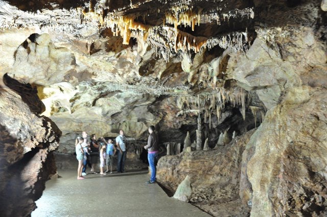 Kosova’da doğa harikası Gadime mağarası.