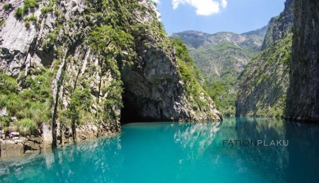 Arnavutluk Shala Nehri Vadisi Yüzlerce Turist Çekiyor