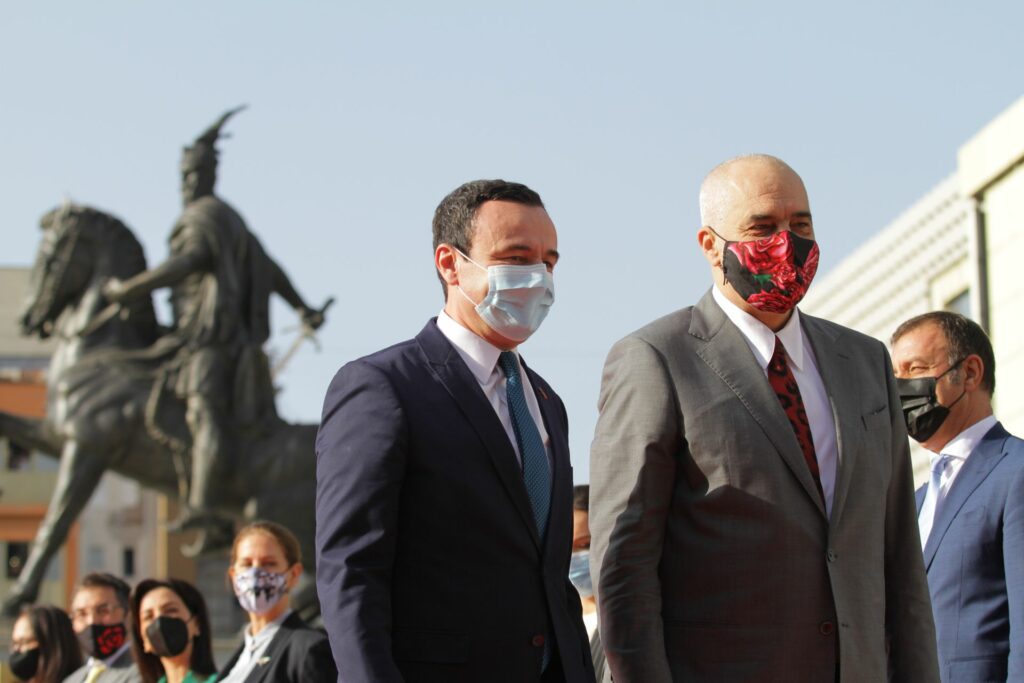Arnavutluk Başbakanı Edi Rama destek için Kosova’da.