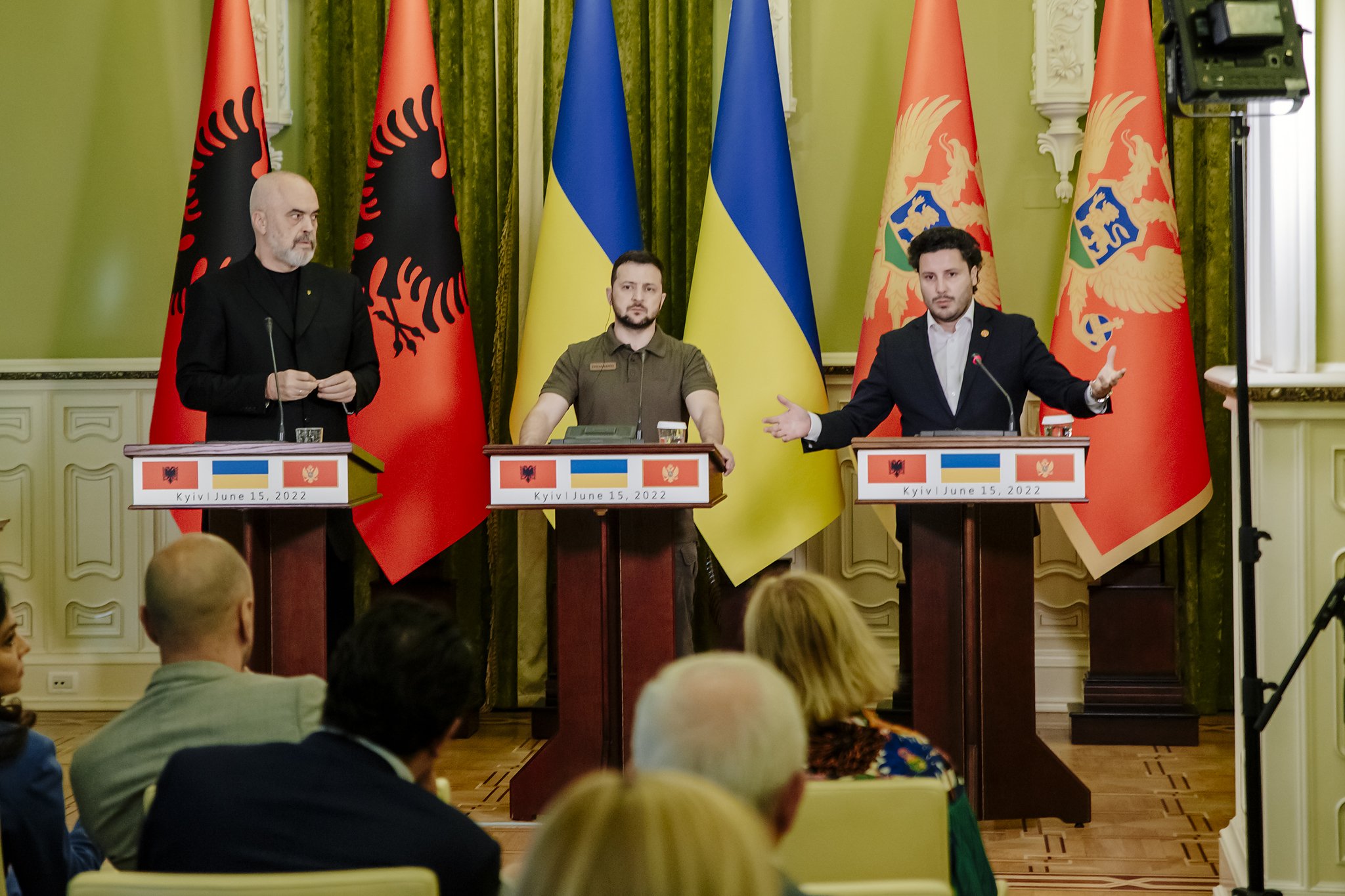 Arnavut Başbakanlar Destek için Ukrayna’da
