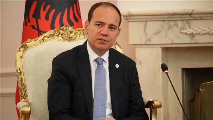 Bujar Nishani Vefat Etti